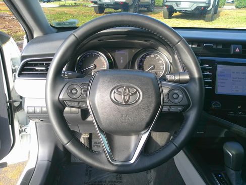 Used 2019 Toyota Camry SE image 19