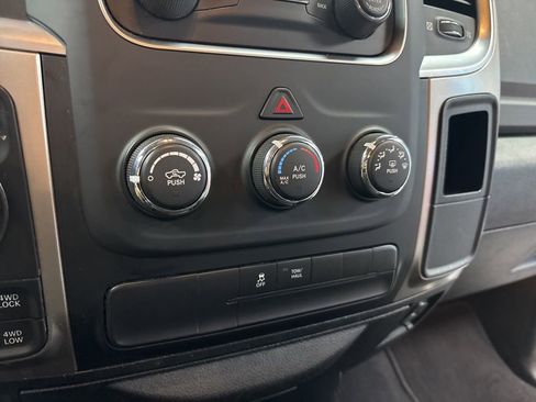 Used 2019 RAM 1500 Classic SLT AWD/4WD image 21