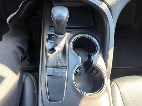 Used 2023 Toyota Camry SE w/ Convenience Package image 31