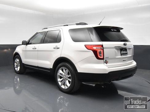 Used 2015 Ford Explorer XLT w/ Equipment Group 202A FWD image 5