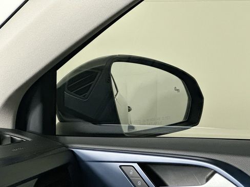 Used 2024 Volkswagen Taos SE w/ Panoramic Sunroof Package FWD image 24