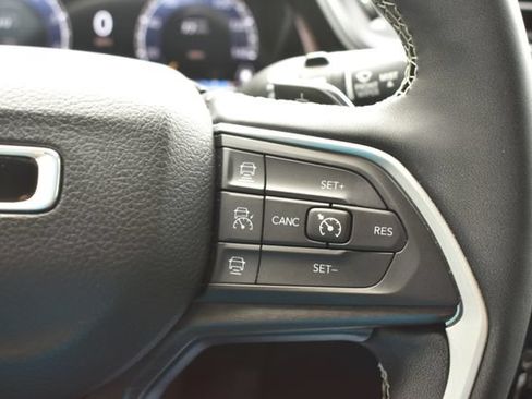 Used 2023 Jeep Grand Cherokee L Limited AWD/4WD image 25