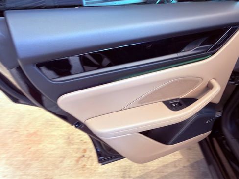 Certified 2025 Porsche Macan 4 Electric AWD/4WD image 29