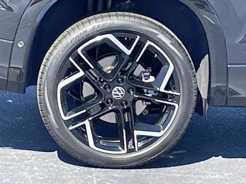 Certified 2026 Volkswagen Tiguan SEL R-Line image 9