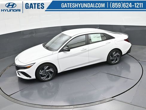 Used 2025 Hyundai Elantra Sport image 45