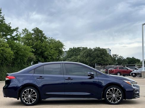 Used 2024 Toyota Corolla SE FWD image 3