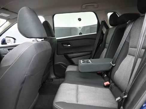Used 2025 Nissan Rogue SV AWD/4WD image 14