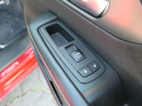 Used 2025 Chrysler Pacifica Select image 23