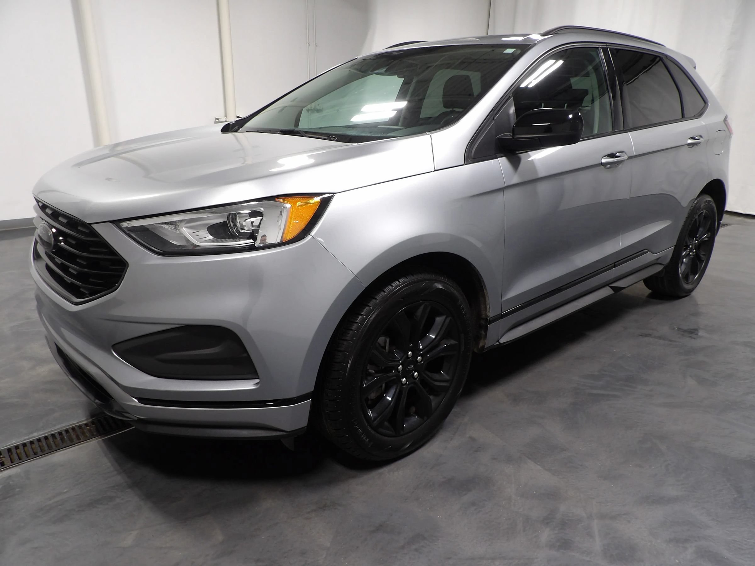 Used 2024 Ford Edge SE w/ Black Appearance Package AWD/4WD image 4