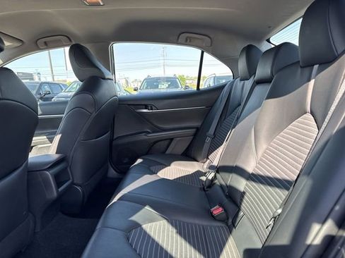Used 2024 Toyota Camry SE image 9