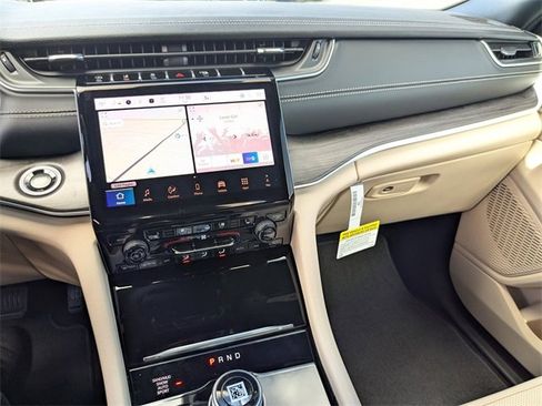 New 2025 Jeep Grand Cherokee Limited w/ Luxury Tech Group II image 20