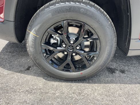 New 2025 Jeep Grand Cherokee L Altitude image 9