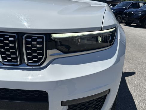 Used 2022 Jeep Grand Cherokee L Summit AWD/4WD image 6