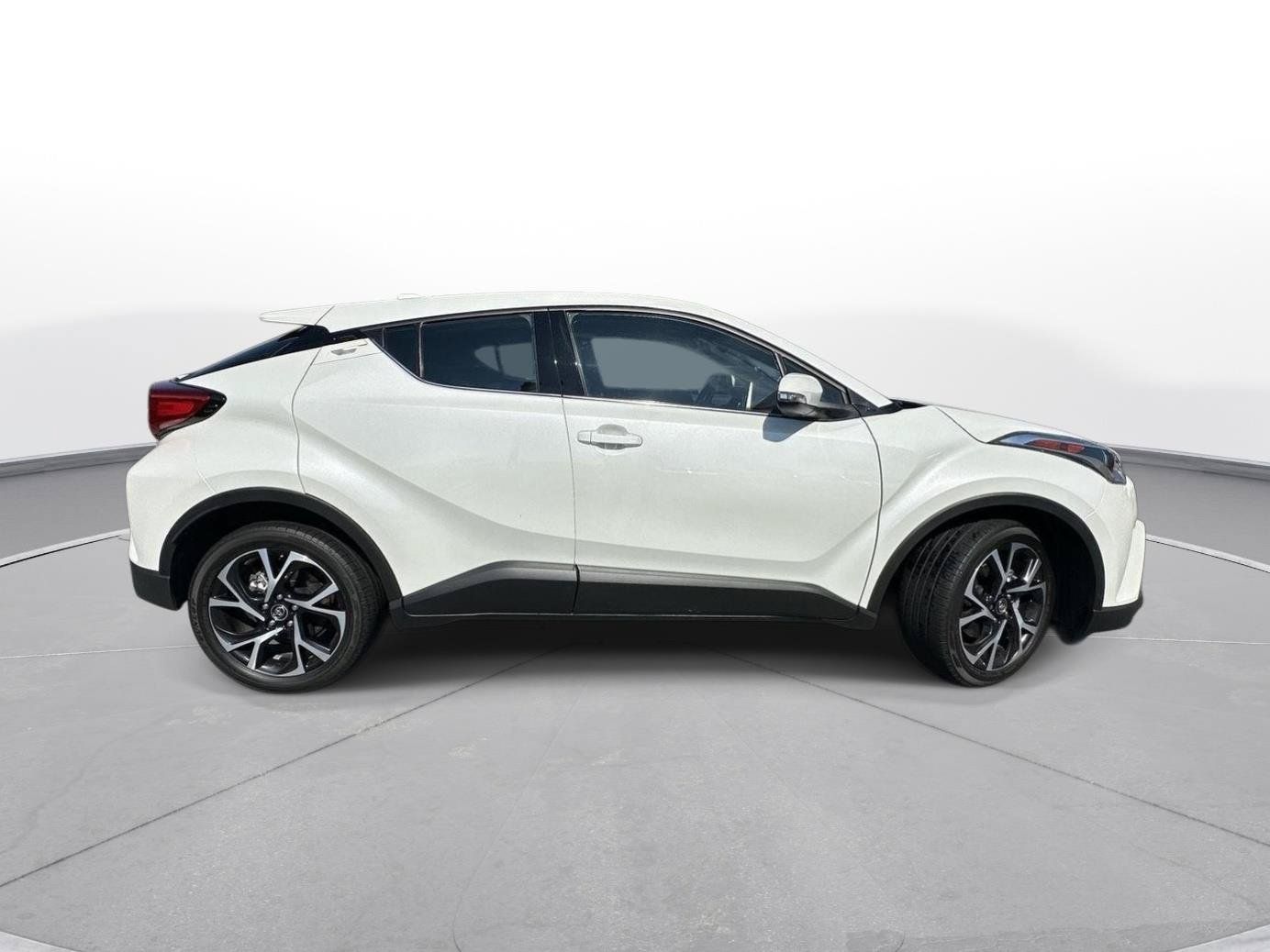 Used 2019 Toyota C-HR Limited FWD image 5