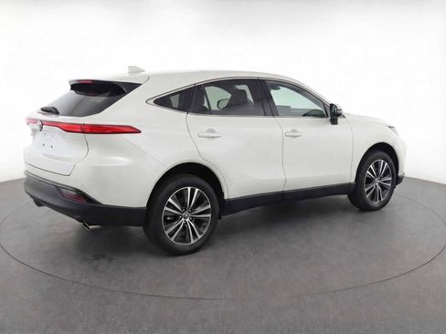 Used 2023 Toyota Venza LE image 6