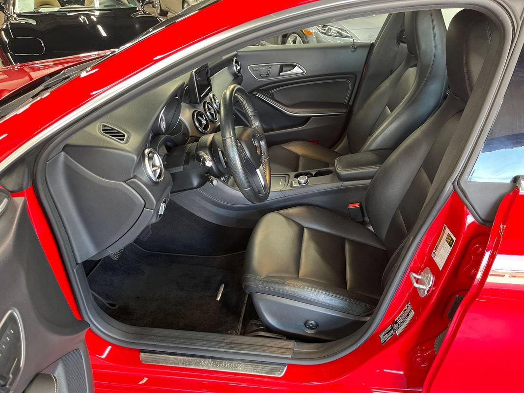 Used 2014 Mercedes-Benz CLA 250 image 32
