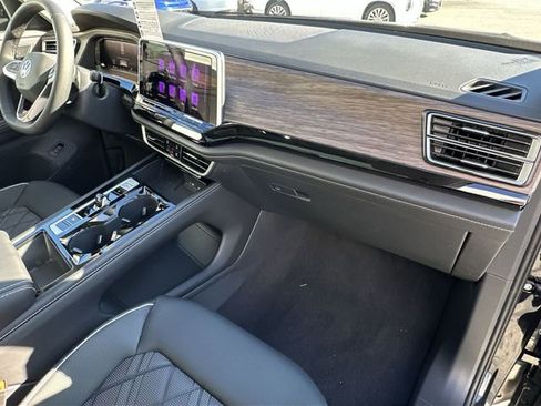 Certified 2025 Volkswagen Atlas SEL Premium R-Line AWD/4WD image 30