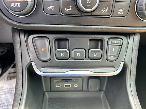Used 2019 GMC Terrain SLT w/ Preferred Package AWD/4WD image 15