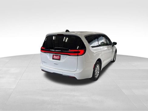 Used 2025 Chrysler Pacifica Select FWD image 5