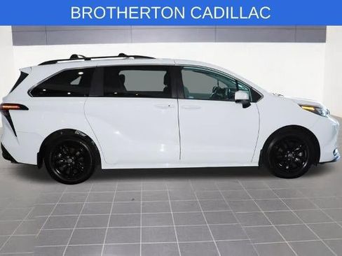 Used 2024 Toyota Sienna LE AWD/4WD image 8