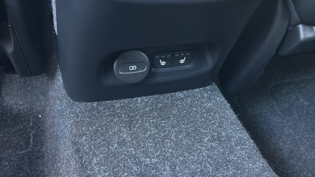 Certified 2023 Volvo C40 P8 Recharge Plus w/ Climate Package AWD/4WD image 9