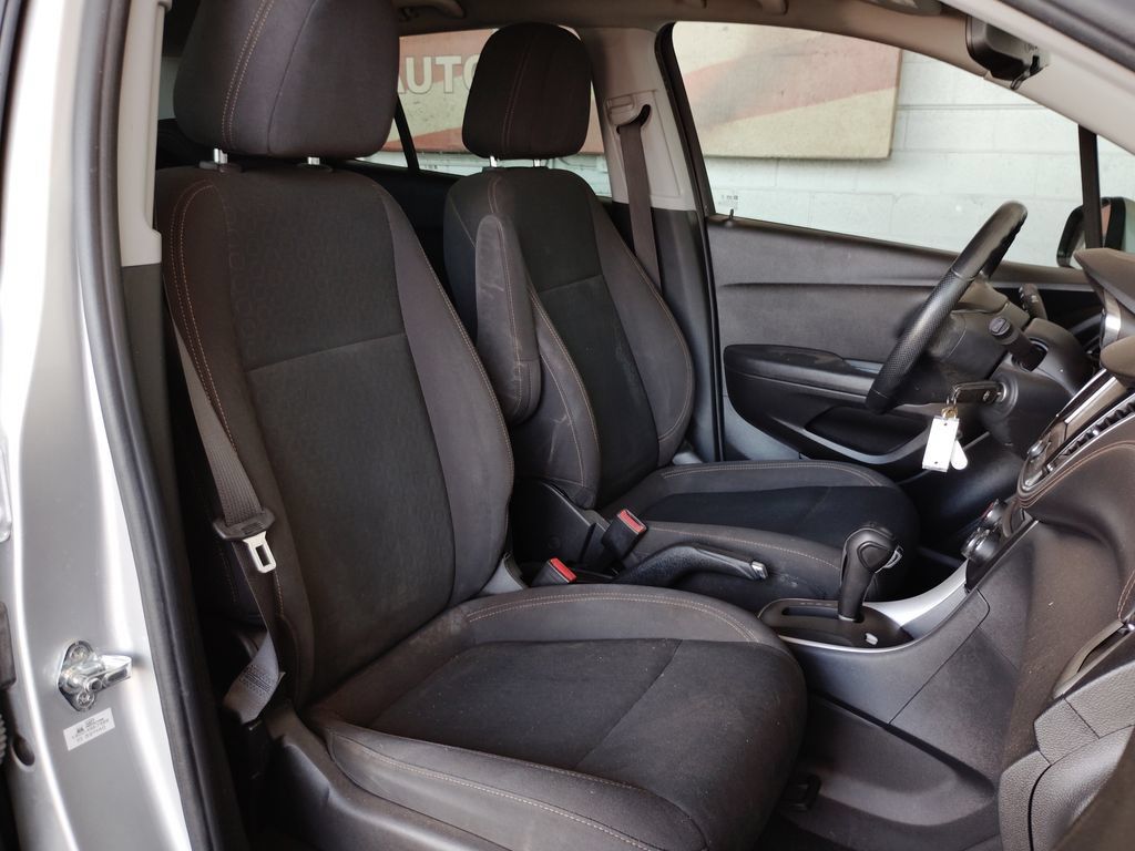 Used 2018 Chevrolet Trax LS AWD/4WD image 13