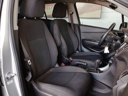 Used 2018 Chevrolet Trax LS AWD/4WD image 13