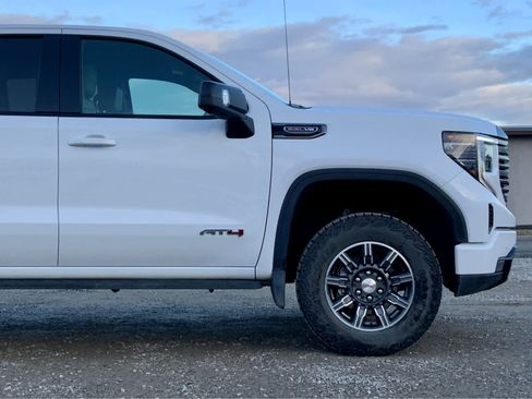 Used 2024 GMC Sierra 1500 AT4 w/ Technology Package image 10