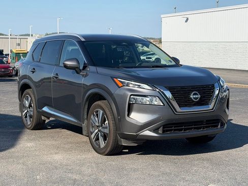 Used 2023 Nissan Rogue SL w/ SL Premium Package image 2