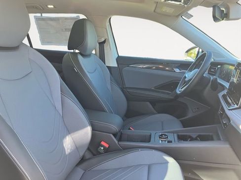 New 2025 Volkswagen Tiguan SE AWD/4WD image 15