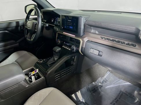 Certified 2024 Toyota Tacoma SR5 AWD/4WD image 25