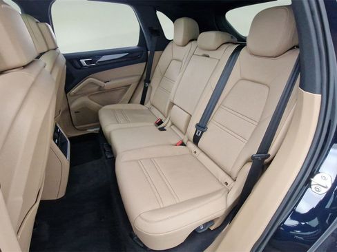 Used 2023 Porsche Cayenne image 22