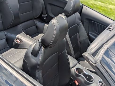 Used 2023 Ford Mustang Premium image 4