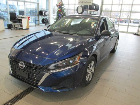 Used 2024 Nissan Altima 2.5 S image 3