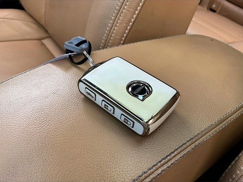 Used 2019 Volvo XC40 T5 Inscription image 10