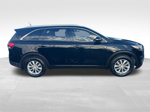 Used 2017 Kia Sorento FWD image 7