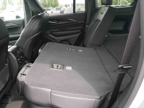 Certified 2025 Jeep Grand Cherokee Altitude AWD/4WD image 14
