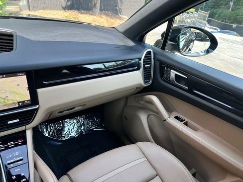 Used 2021 Porsche Cayenne Coupe image 36