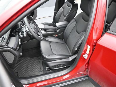 New 2026 Jeep Compass Latitude image 11