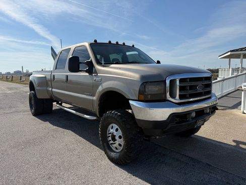 Used 2002 Ford F350 XLT image 3