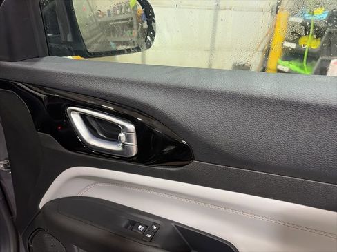 Used 2024 Jeep Compass Limited image 8