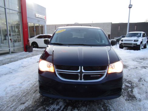 Used 2015 Dodge Grand Caravan SXT w/ Quick Order Package 29G SXT image 3
