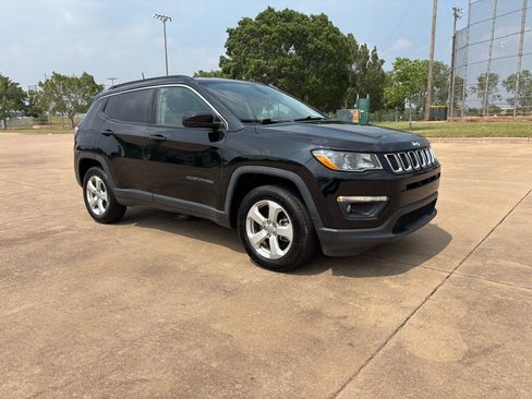 Used 2017 Jeep Compass Latitude w/ Cold Weather Group AWD/4WD image 29