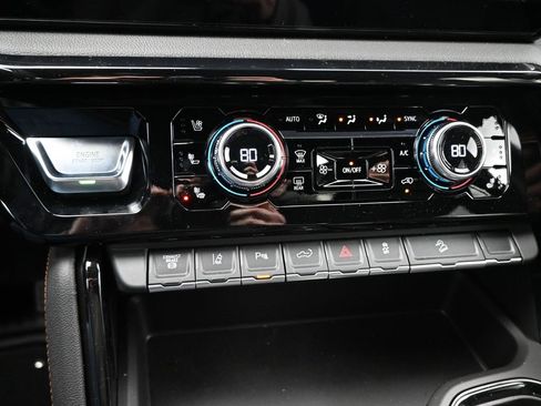 New 2026 GMC Sierra 2500 AT4 w/ AT4 Premium Plus Package image 17