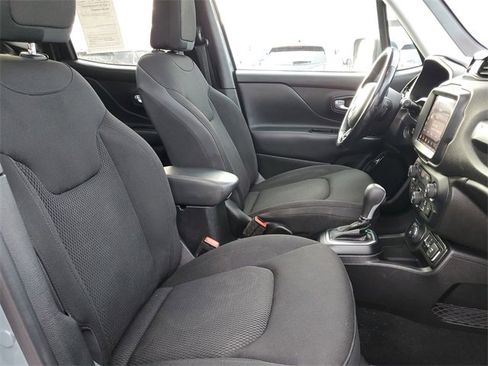 Used 2018 Jeep Renegade Altitude w/ UConnect 8.4 Nav Group image 27