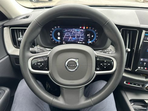 Used 2025 Volvo XC60 B5 Plus image 17