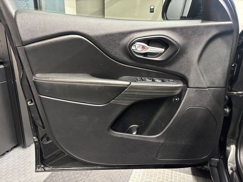 Used 2016 Jeep Cherokee 75th Anniversary AWD/4WD image 13