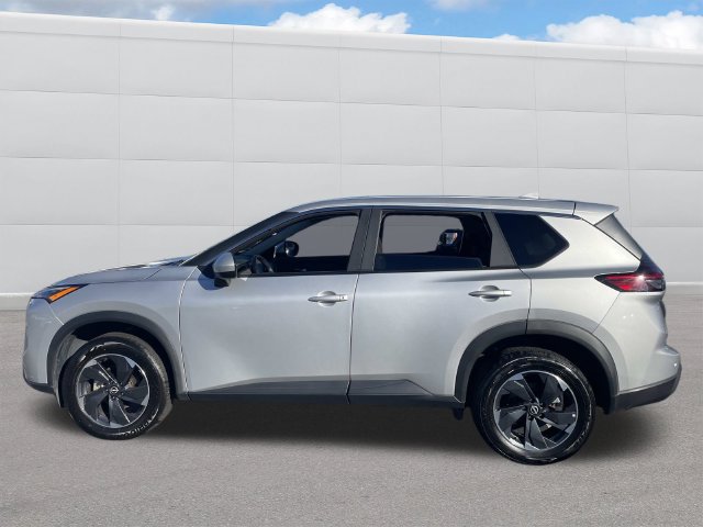 Used 2025 Nissan Rogue SV AWD/4WD image 2