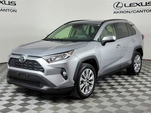 Used 2019 Toyota RAV4 XLE Premium image 8