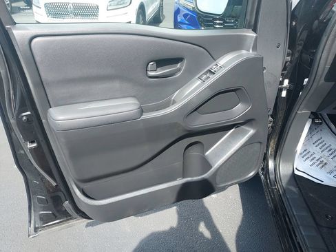 Used 2023 Nissan Frontier S w/ Technology Package AWD/4WD image 12
